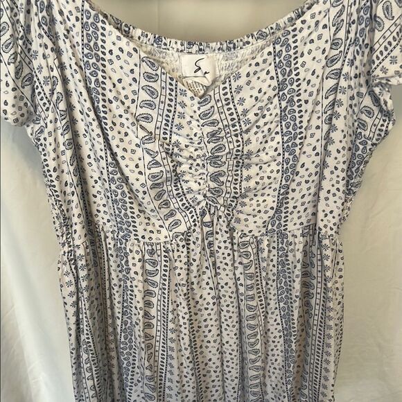 Women's White and Blue Paisley Patterned Blouse Top - Picture 2 of 4